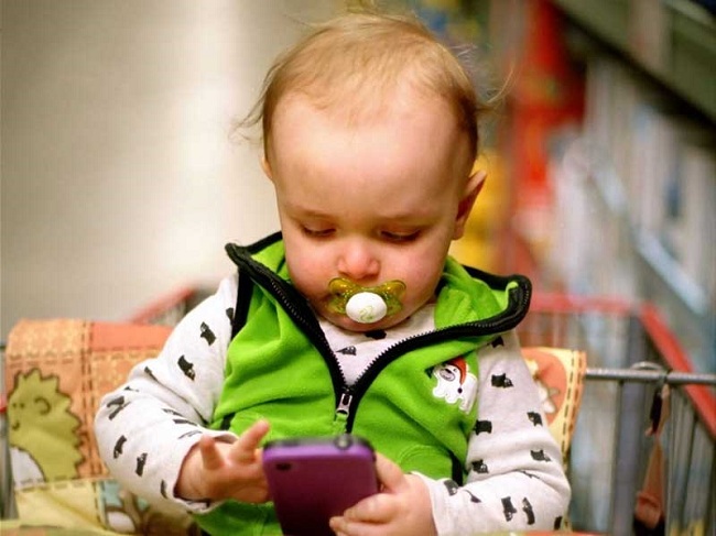 Điện thoại gây hại cho trẻ không khác ma túy - 1
