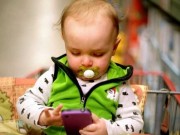 Sức khỏe - Điện thoại gây hại cho trẻ không khác ma túy