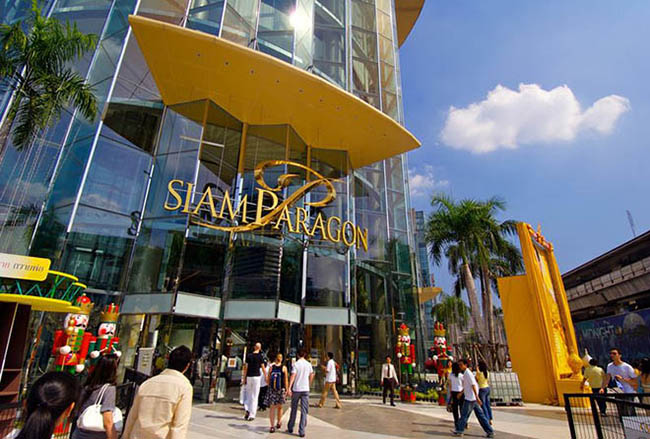 Siam Paragon

Siam Paragon là một khu mua sắm rộng nhất, gian hàng shopping to nhất, tổ hợp cinema vĩ đại nhất và được xem là thiên đường mua sắm tại Bangkok.

Ảnh: cargobi
