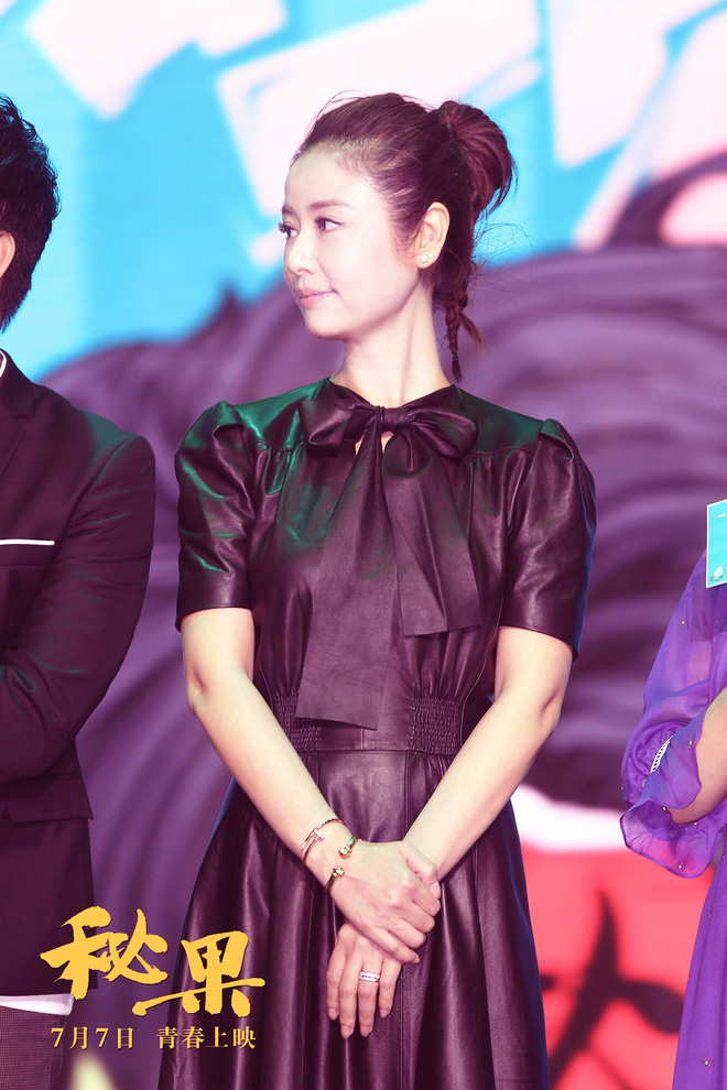 Ngôi sao 24/7: Lâu mới xuất hiện, amp;#34;ma nữ Thái Lanamp;#34; bị lộ ảnh cặp với đàn em 21 tuổi - 4