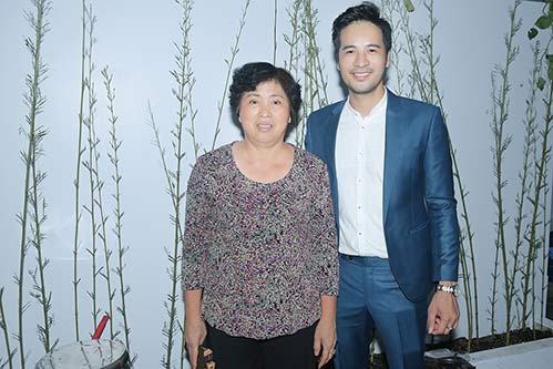 Vân Trang tình tứ bên ông xã điển trai khi đến chúc mừng đồng nghiệp - 13
