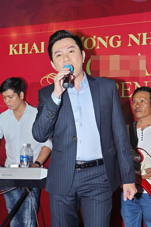Vân Trang tình tứ bên ông xã điển trai khi đến chúc mừng đồng nghiệp - 11