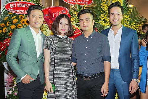 Vân Trang tình tứ bên ông xã điển trai khi đến chúc mừng đồng nghiệp - 3