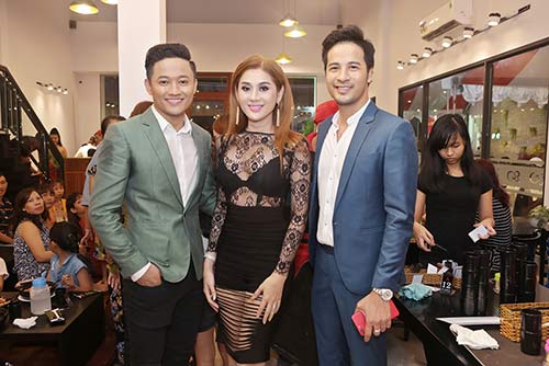 Vân Trang tình tứ bên ông xã điển trai khi đến chúc mừng đồng nghiệp - 9