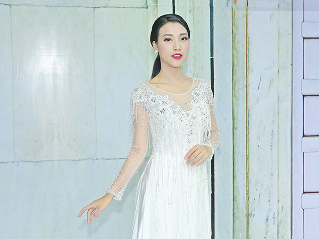 Hoàng Oanh lấy lại vẻ rạng rỡ sau thời gian chia tay phi công Huỳnh Anh