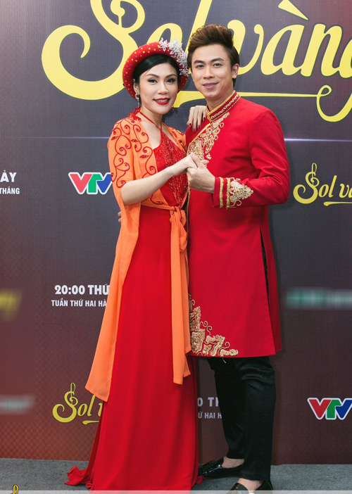 Vắng người yêu hot girl, Hồ Việt Trung tình tứ với Uyên Trang - 1