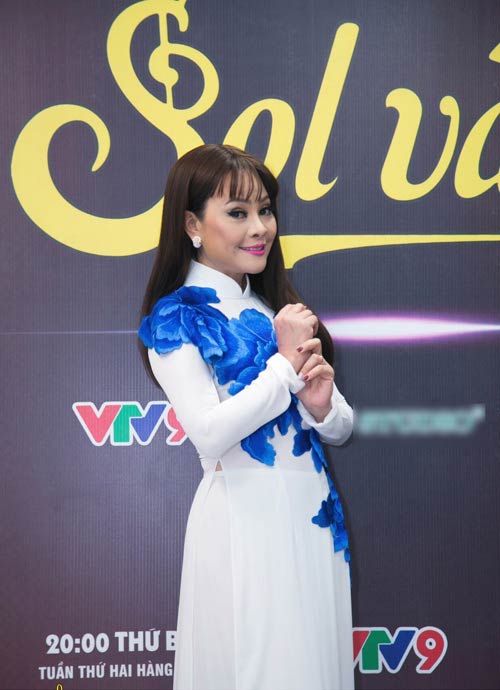 Vắng người yêu hot girl, Hồ Việt Trung tình tứ với Uyên Trang - 3