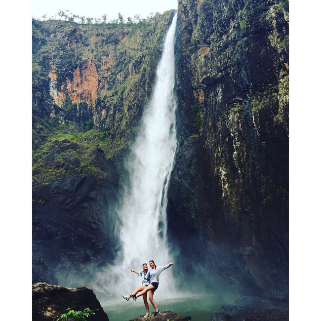 29. Thác Wallaman: Với độ cao 268 m, Wallaman là thác nước đơn cao nhất của Úc, nằm trong Công viên quốc gia Girringun, bang Queensland.  Dù chiêm ngưỡng từ góc độ nào, vẻ đẹp hùng tráng của thác nước vẫn không thay đổi.
