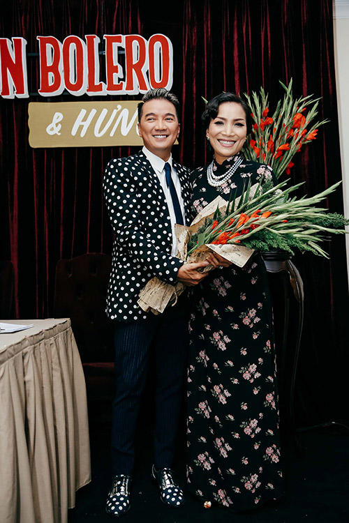 Không được mời hát, Hồng Ngọc vẫn lặn lội từ Mỹ về ủng hộ Đàm Vĩnh Hưng - 1