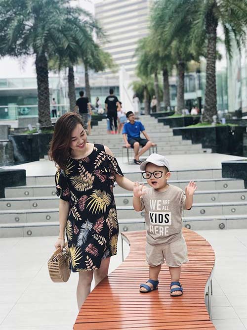 Ly Kute đi chơi cùng mẹ và con trai mà ai cũng ngỡ amp;#34;3 chị emamp;#34; - 5