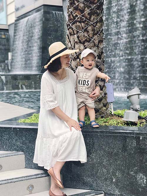 Ly Kute đi chơi cùng mẹ và con trai mà ai cũng ngỡ amp;#34;3 chị emamp;#34; - 2