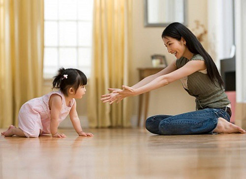 Trẻ biết đi sớm mẹ cứ ngỡ là phát triển tốt ai ngờ nguy hại sức khỏe vô cùng - 3