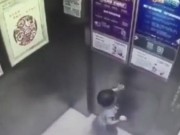 Tin trong nước - Bé trai 5 tuổi nhấn tầng 18 rồi bế em gái 2 tuổi vào trong thang máy, bi kịch thương tâm đã xảy ra