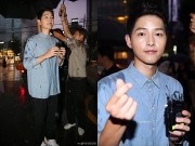 Làng sao - Lộ diện sau tuyên bố cưới Song Hye Kyo, Song Joong Ki mặc như học sinh, cười tươi rói