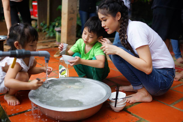 Sao Việt nô nức rủ nhau cho con vào rừng dã ngoại ngày hè - 8