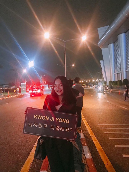 Ồn ào với nghệ sĩ Trung Dân tạm lắng, Hương Giang Idol sang Thái xem show diễn G-Dragon - 3