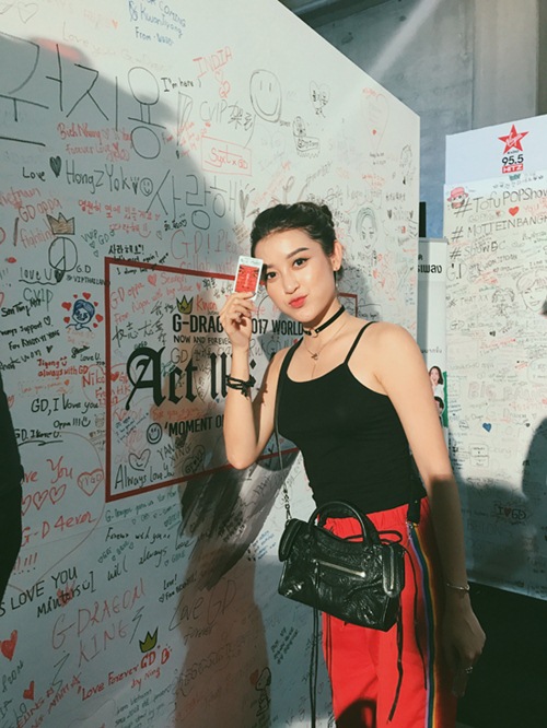 Ồn ào với nghệ sĩ Trung Dân tạm lắng, Hương Giang Idol sang Thái xem show diễn G-Dragon - 4