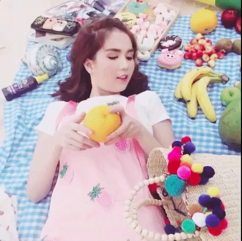 Ngọc Trinh: Tôi muốn hở thì hở, kín thì kín chứ đâu ăn hết của nhà ai - 12