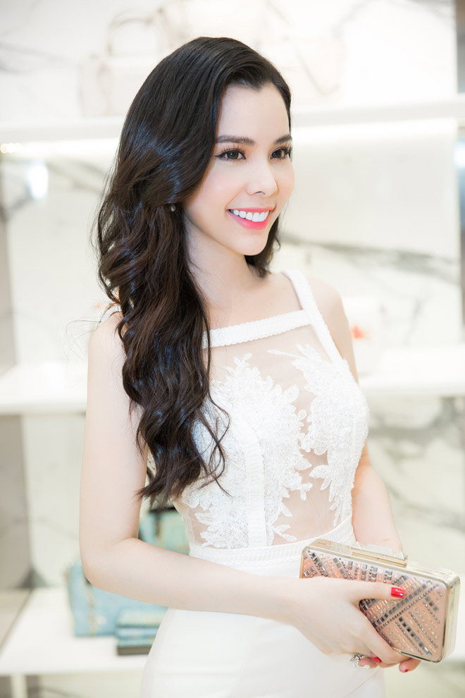 Á khôi Huỳnh Vy sang chảnh amp;#34;khoeamp;#34; nhẫn kim cương đắt tiền - 2