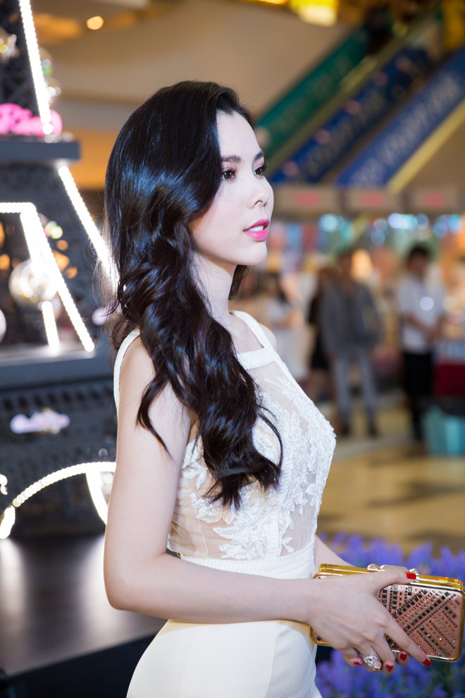 Á khôi Huỳnh Vy sang chảnh amp;#34;khoeamp;#34; nhẫn kim cương đắt tiền - 8
