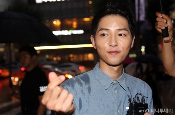 Sau gần 1 tuần biến mất, amp;#34;cô dâu tháng 10amp;#34; Song Hye Kyo lần đầu lộ diện - 3