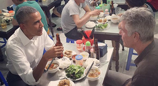Trong chuyến thăm Việt Nam của mình, bún chả cũng là món ăn được vị Cựu Tổng thống Mỹ Obama lựa chọn để thưởng thức. Bún chả đúng là một món ăn trứ danh, có khả năng thuyết phục tuyệt đối những thực khách tới thăm Việt Nam.
