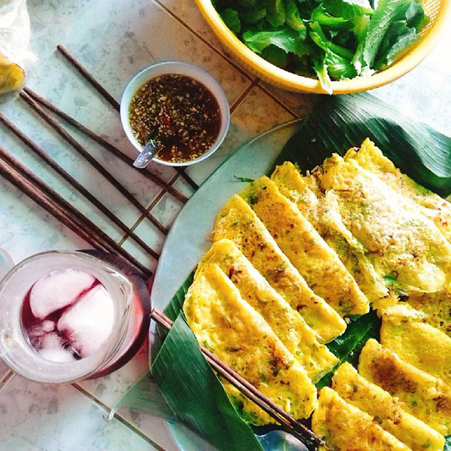 Bánh xèo

Đối những vị thực khách đến từ phương xa, món bánh xèo là một món ăn đặc biệt lạ, họ coi đó là “món crepe đặc biệt của Việt Nam”.

Ảnh: ntnanh
