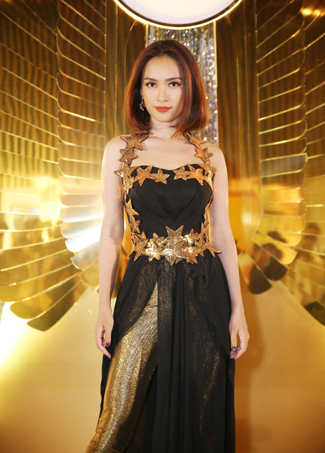 Angela Phương Trinh nửa kín nửa hở mê hoặc đến nghẹt thở - 17