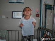 Làm mẹ - Bé trai 4 tuổi bị mẹ bỏ rơi vì căn bệnh máu trắng: "Con khỏi rồi mẹ sẽ về phải không ba?"