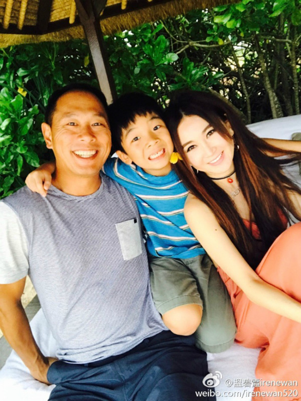 Ngôi sao 24/7: Sau 17 năm sống chung không có con, amp;#34;Đát Kỷamp;#34; Ôn Bích Hà quyết ly thân - 1