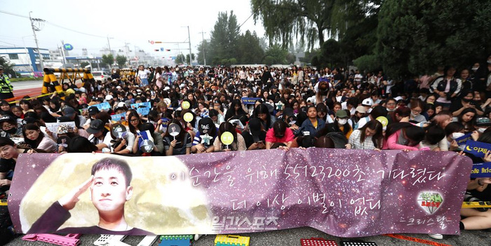 Ngôi sao 24/7: Sau 17 năm sống chung không có con, amp;#34;Đát Kỷamp;#34; Ôn Bích Hà quyết ly thân - 4