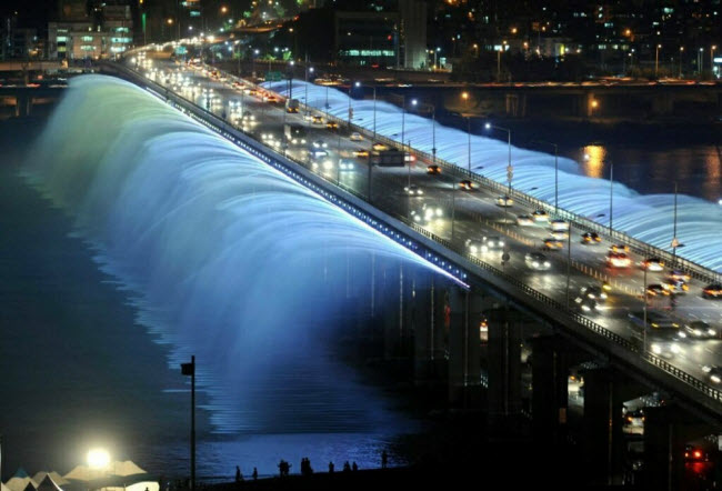 Đài phun nước Cầu Banpo, Hàn Quốc.
