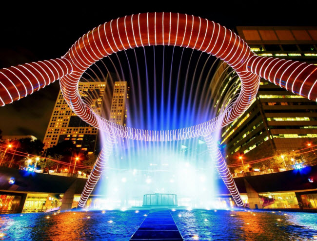 Đài phun nước Wealth, Singapore.
