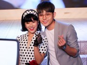 Xem & Đọc - Jun Phạm tình tứ bên Hoàng Yến Chibi khi cùng nhau đi xem phim