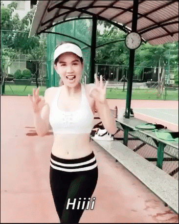 Ngọc Trinh lắc mông, tạo dáng amp;#34;điên đảoamp;#34; trên sân tennis khiến fan cười đau bụng - 1