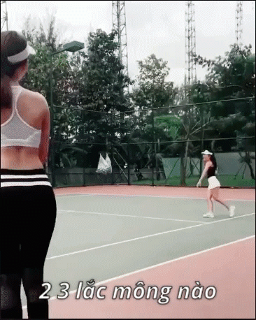 Ngọc Trinh lắc mông, tạo dáng amp;#34;điên đảoamp;#34; trên sân tennis khiến fan cười đau bụng - 5