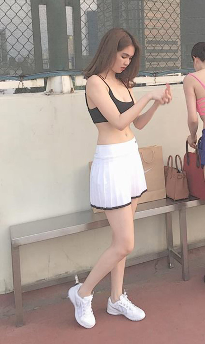 Ngọc Trinh lắc mông, tạo dáng amp;#34;điên đảoamp;#34; trên sân tennis khiến fan cười đau bụng - 16