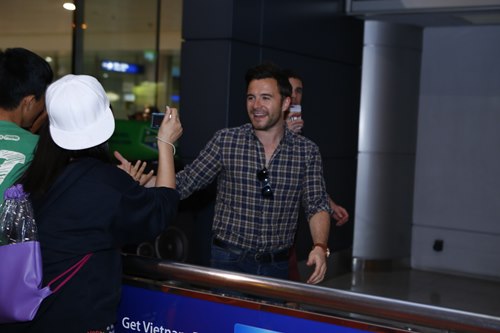 Gần 100 fan háo hức chờ đón “Hoàng tử ballad” của Westlife Shane Filan đến Việt Nam - 3