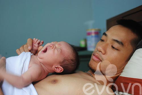 Thương vợ, bố 8x tự lập phương pháp “trị” con khóc đêm - 2