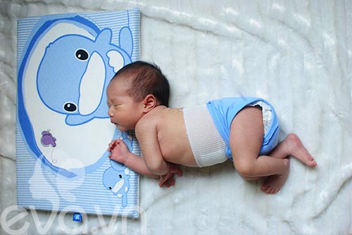 Thương vợ, bố 8x tự lập phương pháp “trị” con khóc đêm - 1