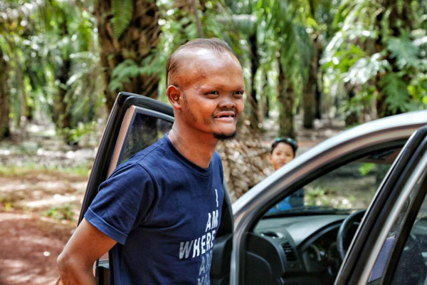 Ai mà tin nổi chàng trai xấu xí lại amp;#34;cưa đổamp;#34; cô gái 18 tuổi xinh như hot girl thế này - 2