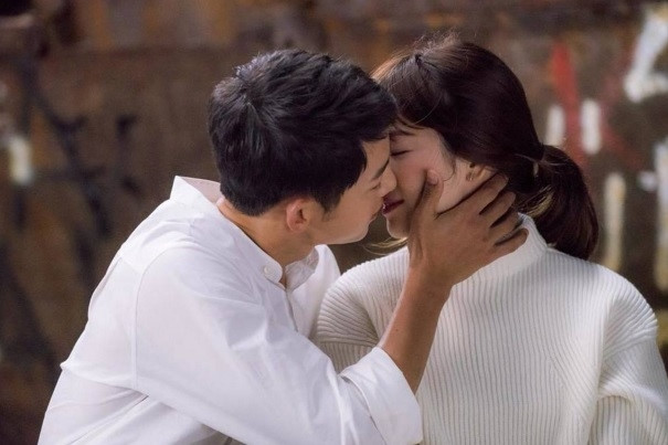 Khẳng định kết hôn vào tháng 10, Song Joong Ki - Song Hye Kyo vẫn bị đồn đã bí mật cưới - 2