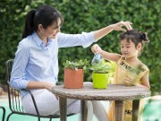 Làm mẹ - Hoa hậu Hương Giang chia sẻ cách tránh nỗi ám ảnh mang tên cân nặng khi chăm con