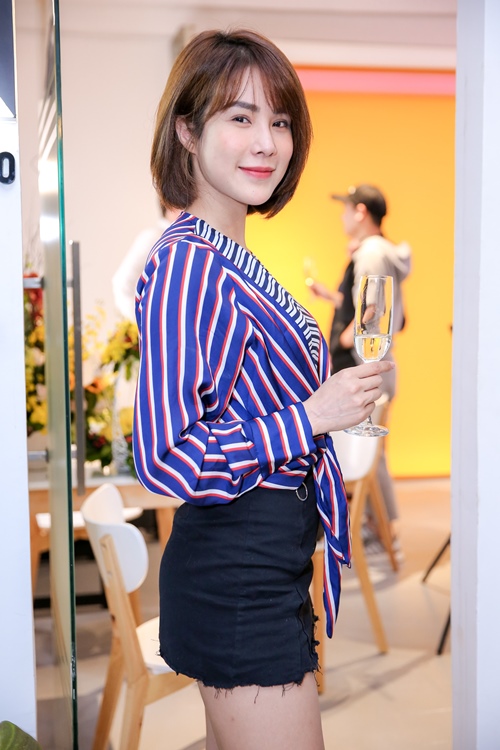 Lều Phương Anh vác bụng bầu 7 tháng đi sự kiện - 5