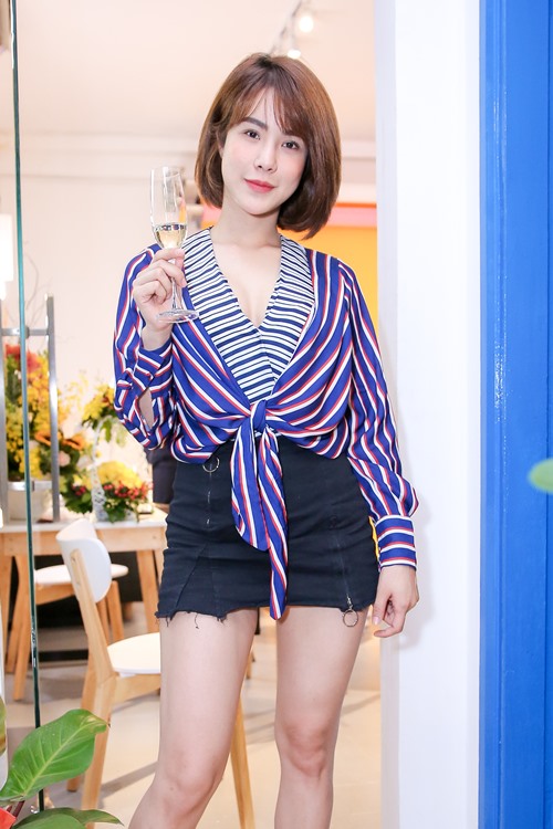 Lều Phương Anh vác bụng bầu 7 tháng đi sự kiện - 6