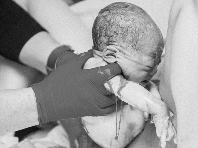 Bộ ảnh anh chồng soái ca cùng vợ 9x vượt cạn khiến hàng nghìn chị em amp;#34;phát hờnamp;#34; vì ghen tị - 7