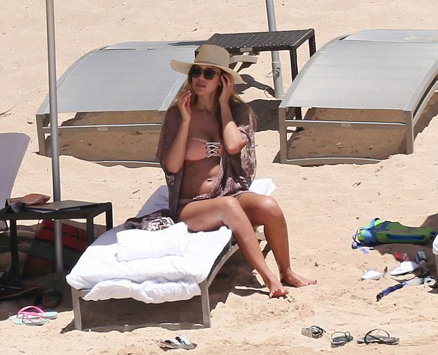 Đã có hai cô con gái xinh xắn rồi, amp;#34;thiên thần bóng tốiamp;#34; Jessica Alba lại có bầu em bé thứ 3 - 2