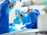 Tin tức - Nghiên cứu mới: Để ngăn ngừa nhiễm trùng, bác sỹ nên... khỏa thân khi phẫu thuật