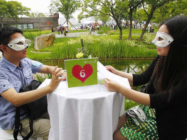 Gái ế sinh năm 1984 tuyển chồng lương 30 triệu khiến chị em dậy sóng