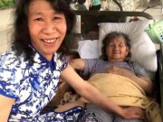 Tin tức - Người đàn ông mặc váy đóng giả chị gái quá cố suốt 20 năm vì lý do vô cùng cảm động